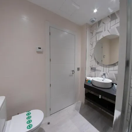 Palacio De Yolanda Tres Cruces *