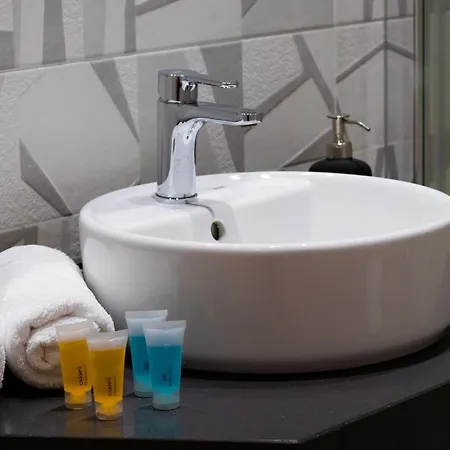 Palacio De Yolanda Tres Cruces